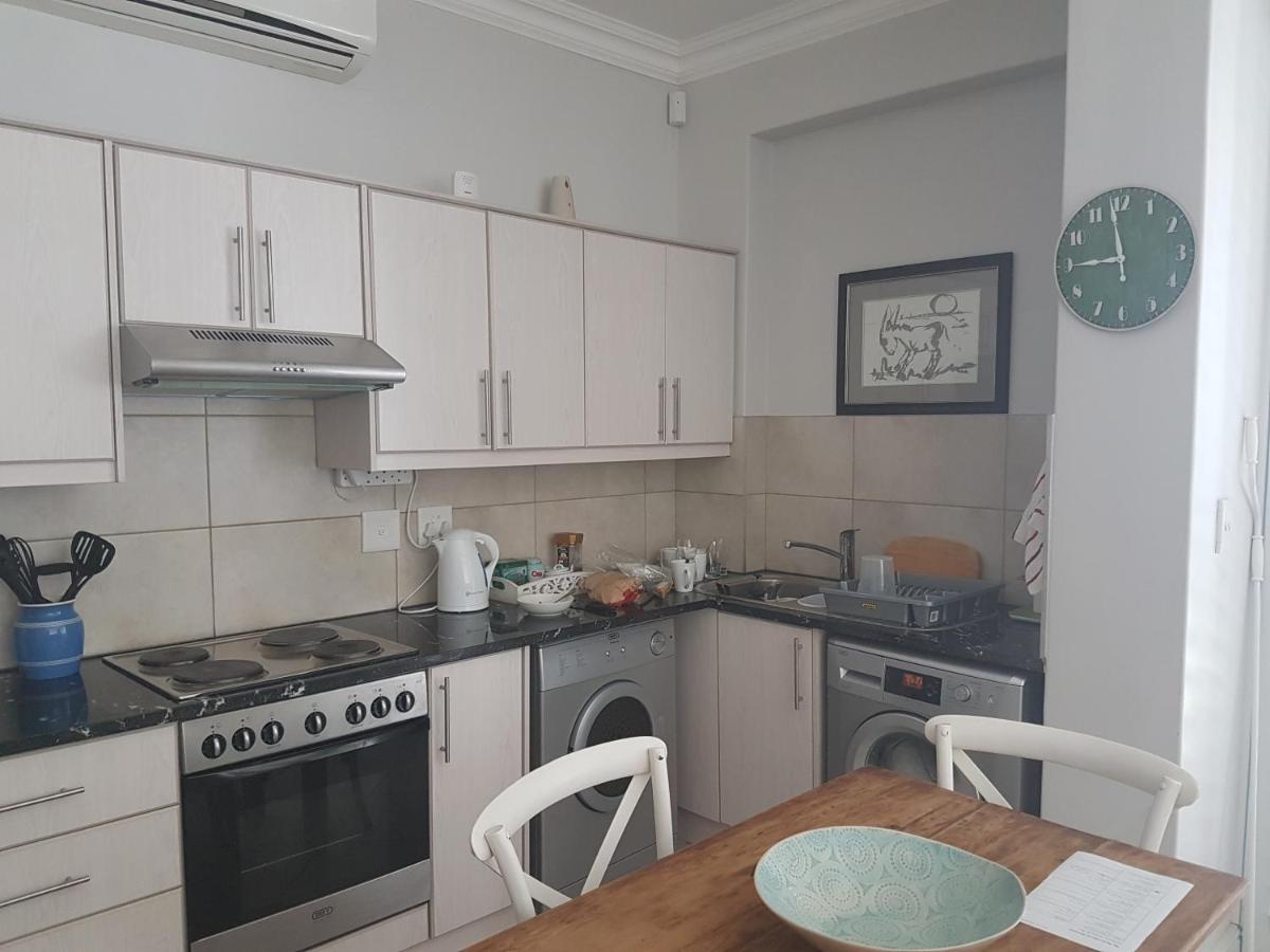 Modern, Centrally Located Dorp Street Apartment Stellenbosch Ngoại thất bức ảnh