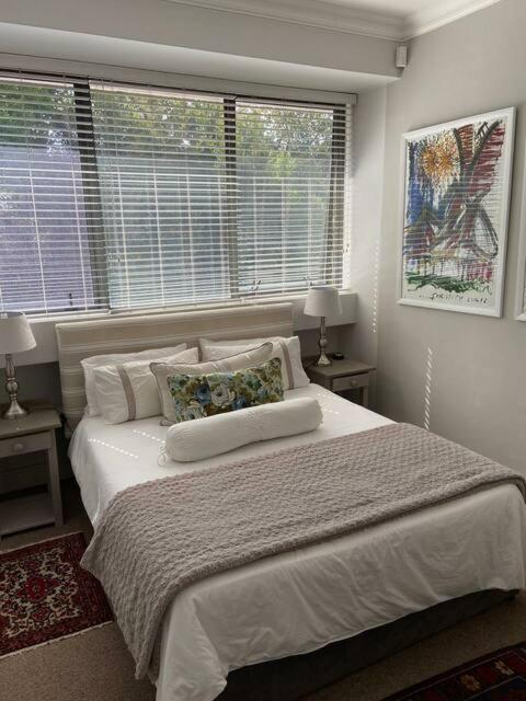 Modern, Centrally Located Dorp Street Apartment Stellenbosch Ngoại thất bức ảnh