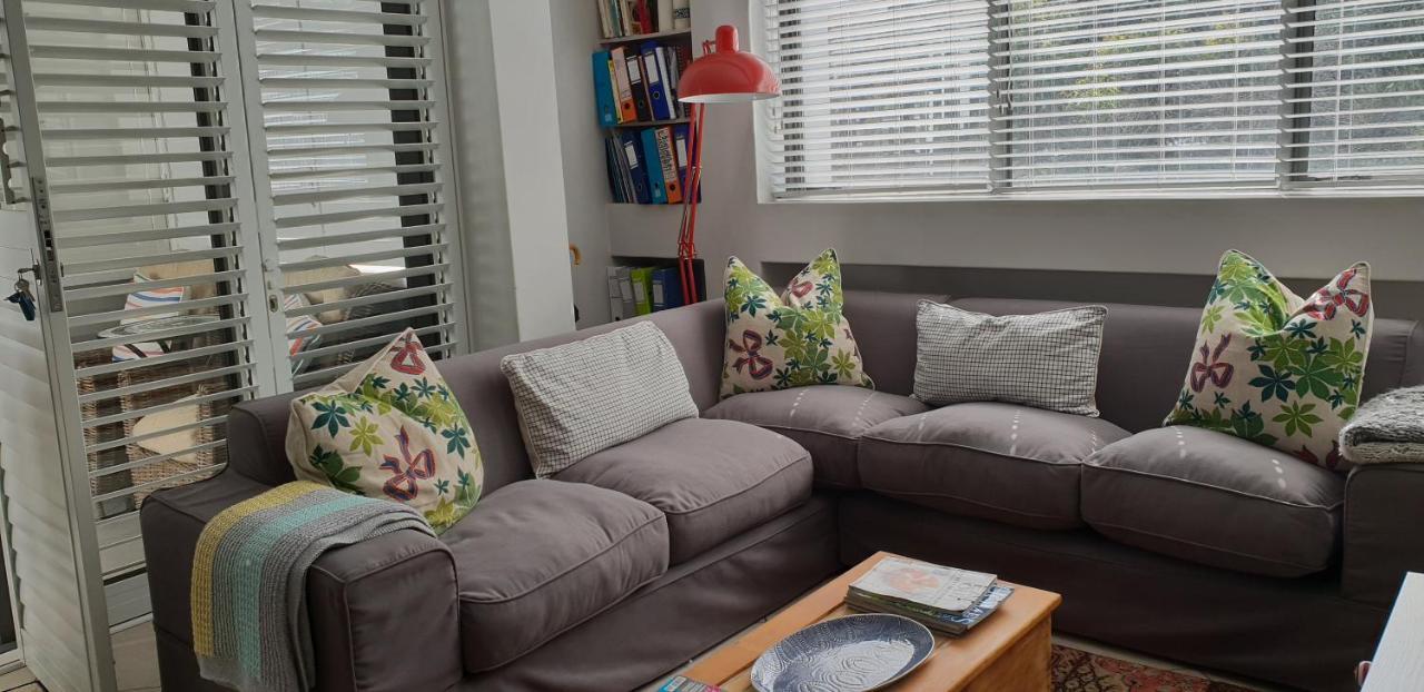 Modern, Centrally Located Dorp Street Apartment Stellenbosch Ngoại thất bức ảnh